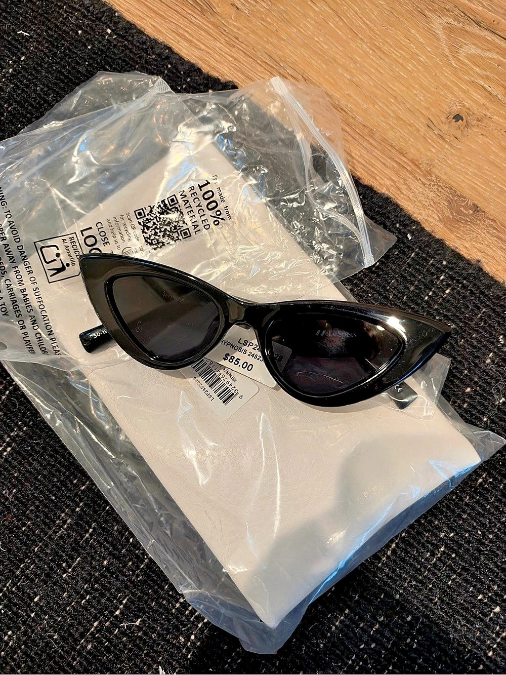 Brand new Le Specs hypnosis sunglasses with tag and pouch